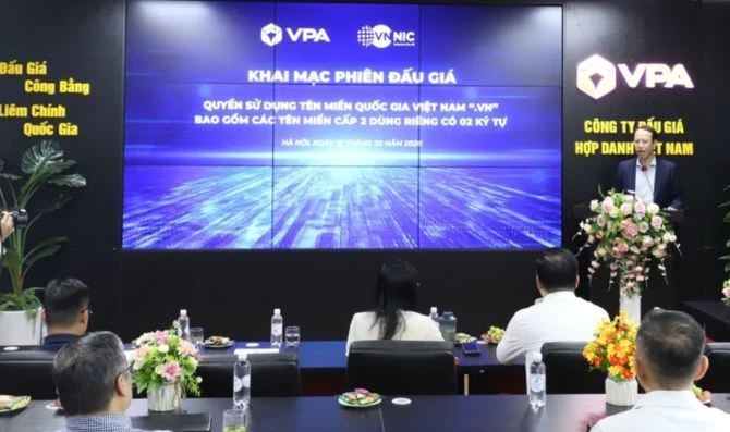 Ông Nguyễn Trường Giang, quyền Giám đốc VNNIC phát biểu tại phiên đấu giá. Ảnh: Trung tâm Truyền thông Khoa học và Công nghệ.