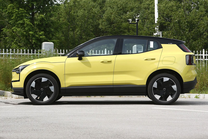 SUV công suất 422 mã lực, thiết kế đẹp, giá 610 triệu đồng