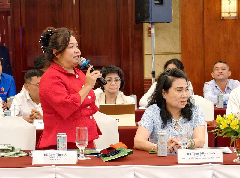 Bà Lâm Thúy Ái - Chủ tịch HĐTV Mebipha, trao đổi với lãnh đạo tỉnh Gia Lai. Bà Lâm Thúy Ái - Chủ tịch HĐTV Mebipha, trao đổi với lãnh đạo tỉnh Gia Lai.