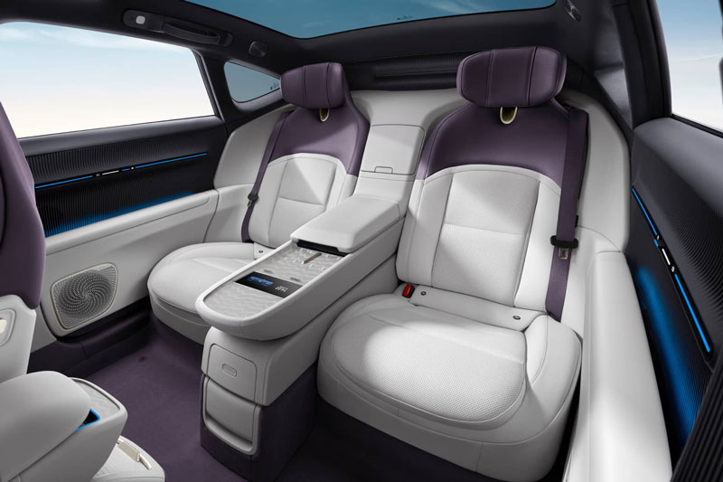 Xe sedan hạng sang dài hơn 5 mét, công suất 539 mã lực, giá hơn 1,1 tỷ đồng