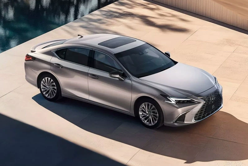 Lexus ES 2026.
