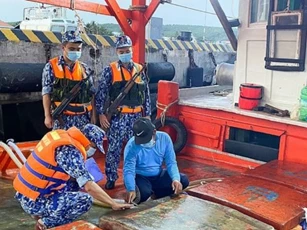 Xử lý nghiêm hành vi buôn lậu xăng dầu qua biên giới