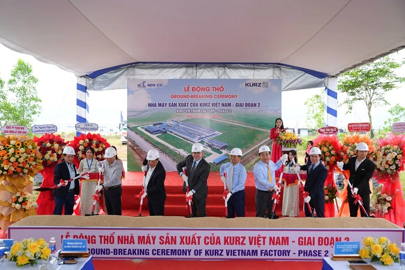 Sau 4 năm vận hành ổn định, việc tiếp tục mở rộng sản xuất không chỉ thể hiện chiến lược phát triển dài hạn của KURZ Việt Nam mà còn khẳng định niềm tin mạnh mẽ của nhà đầu tư vào môi trường đầu tư, tiềm năng phát triển của khu vực cũng như nguồn nhân lực địa phương. Sau 4 năm vận hành ổn định, việc tiếp tục mở rộng sản xuất không chỉ thể hiện chiến lược phát triển dài hạn của KURZ Việt Nam mà còn khẳng định niềm tin mạnh mẽ của nhà đầu tư vào môi trường đầu tư, tiềm năng phát triển của khu vực cũng như nguồn nhân lực địa phương.