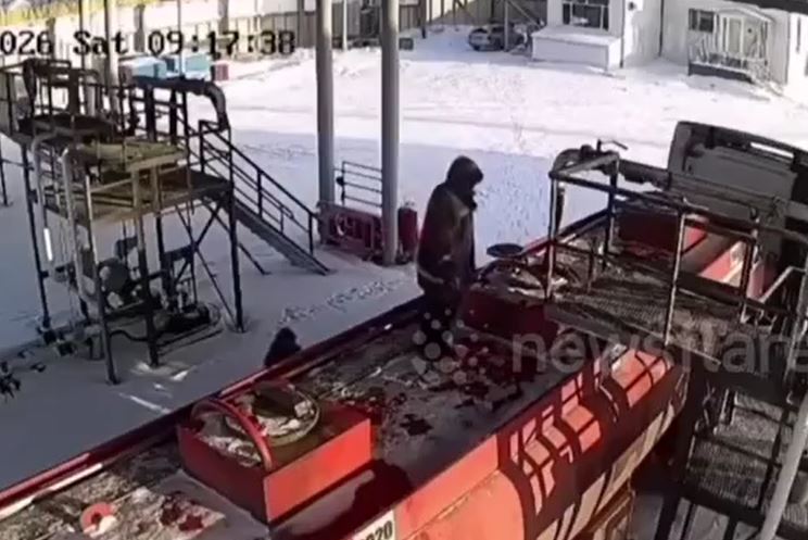 Xe bồn chở nhiên liệu phát nổ, nhân viên bị bỏng