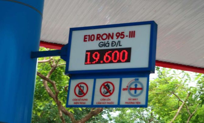 Thay thế xăng khoáng bằng xăng sinh học E10RON95 trước thời hạn