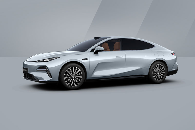 Xe sedan dài hơn 5 mét, công suất 402 mã lực, tiêu thụ 3,32 lít xăng/100 km, giá hơn 540 triệu