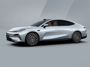 Xe sedan dài hơn 5 mét, công suất 402 mã lực, tiêu thụ 3,32 lít xăng/100 km, giá hơn 540 triệu