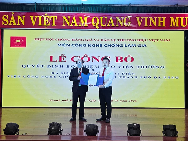 Trao Quyết định thành lập Văn phòng đại diện Văn phòng đại diện IOACT tại miền Trung và bổ nhiệm Trưởng Văn phòng. Trao Quyết định thành lập Văn phòng đại diện Văn phòng đại diện IOACT tại miền Trung và bổ nhiệm Trưởng Văn phòng.