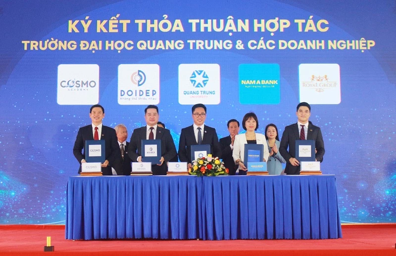 Ký thoả thuận hợp tác với các doanh nghiệp. 