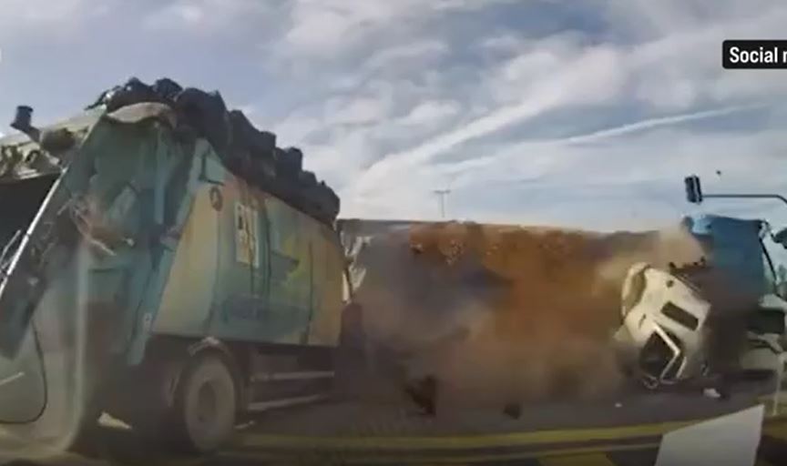 Xe ben mất lái lao như 'tên bắn' giữa ngã tư, đâm hàng loạt phương tiện