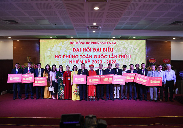 Hội thảo khoa học 'Họ Phùng Việt Nam - Dòng chảy và hội tụ' tại Đà Nẵng