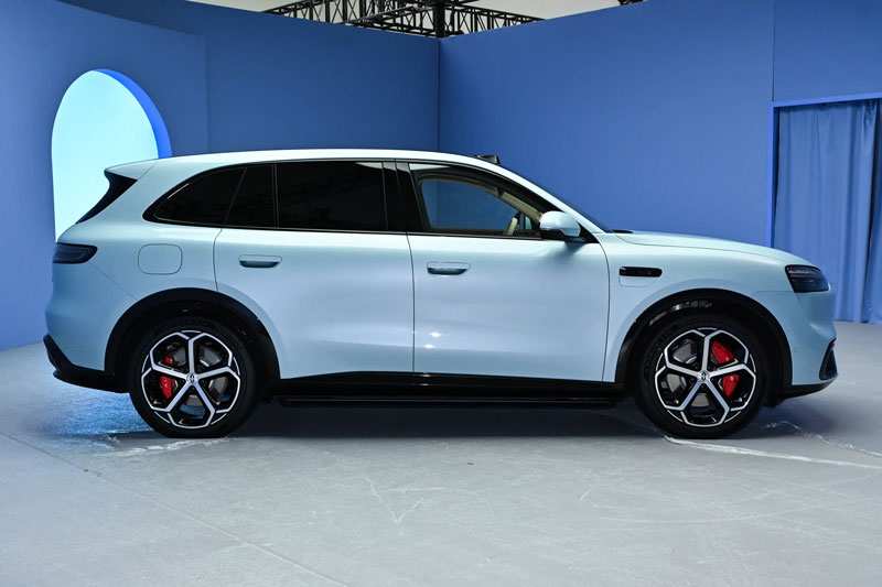 SUV công suất 469 mã lực, trang bị tiên tiến, giá hơn 1 tỷ đồng