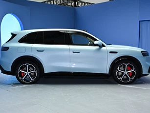 SUV công suất 469 mã lực, trang bị tiên tiến, giá hơn 1 tỷ đồng