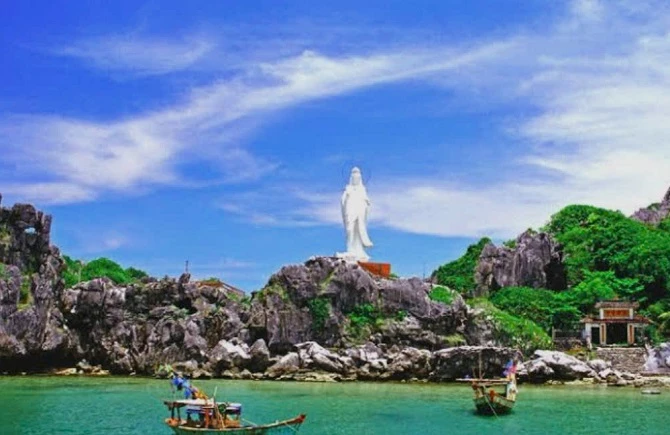 lễ vía Bà Chúa Xứ là sự kiện quan trọng trong năm, không chỉ mang ý nghĩa tâm linh mà còn là dịp quảng bá hình ảnh quê hương.