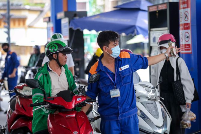 Bộ Tài chính đề xuất giảm 50% thuế bảo vệ môi trường với xăng dầu