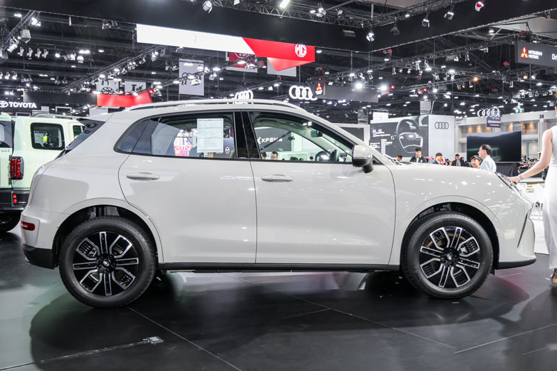 SUV động cơ hybid, công suất 223 mã lực, giá gần 590 triệu đồng