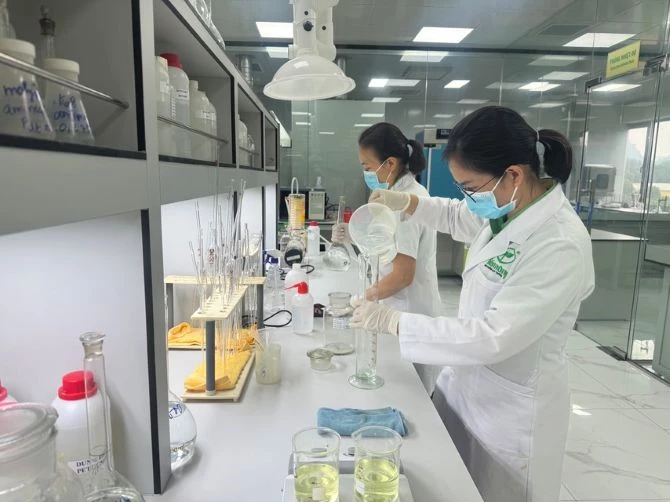 Trung tâm Nghiên cứu và phát triển khoa học và công nghệ Tiến Nông được trang bị rất nhiều thiết bị hiện đại. Ảnh: Hiền Thảo Trung tâm Nghiên cứu và phát triển khoa học và công nghệ Tiến Nông được trang bị rất nhiều thiết bị hiện đại. Ảnh: Hiền Thảo