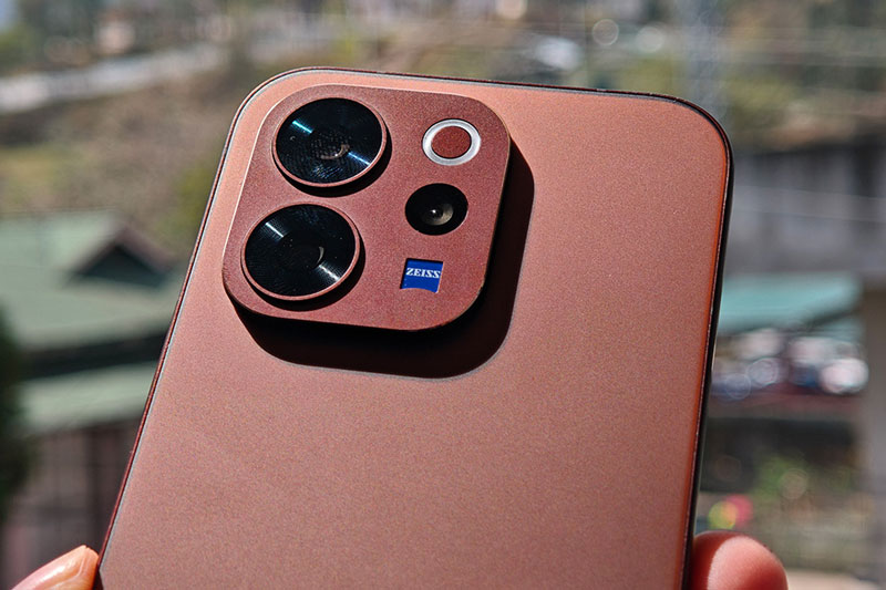 Smartphone cấu hình ‘khủng’, pin 6.500mAh, chống nước, giá 17,99 triệu tại Việt Nam