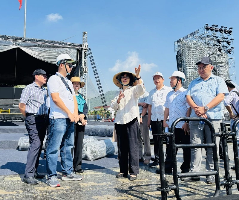 Phó Chủ tịch tỉnh Gia Lai Nguyễn Thị Thanh Lịch kiểm tra công tác chuẩn bị cho lễ khai mạc Năm Du lịch Quốc gia 2026.