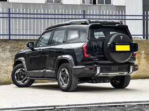 Xe gầm cao địa hình dài hơn 5,1 mét, sức mạnh 424 mã lực, giá hơn 700 triệu đồng