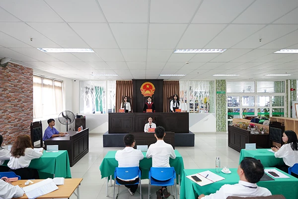 Phiên toà giả định của sinh viên khoa Luật, Đại học Đông Á.