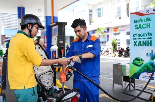 Xem xét đẩy sớm lộ trình xăng sinh học E10 lên tháng 4/2026