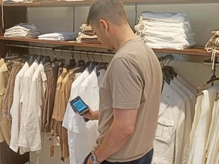 Hãng thời trang kiểm soát chính xác hàng tồn kho nhờ ứng dụng AI