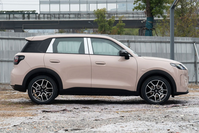 Xe gầm cao hạng B công suất 122 mã lực, giá 250 triệu đồng