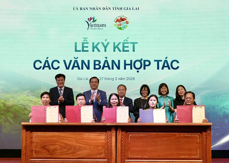 Ký kết Bản ghi nhớ liên kết phát triển sản phẩm du lịch "Gió đại ngàn - Sóng biển xanh"