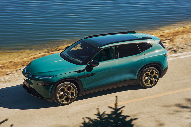 SUV Volkswagen dài 5 mét, công suất 496 mã lực, giá hơn 900 triệu đồng