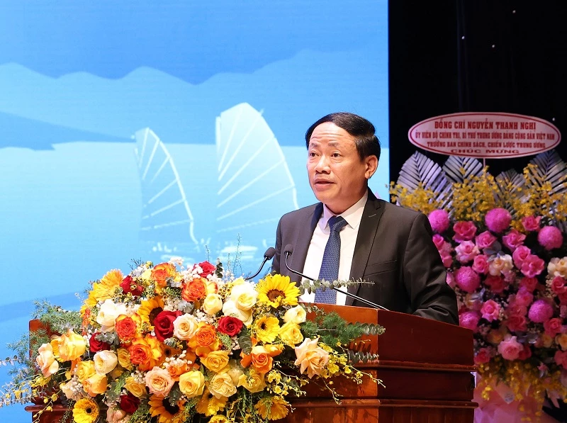 Chủ tịch UBND tỉnh Gia Lai Phạm Anh Tuấn chia sẻ với doanh nghiệp, nhà đầu tư.