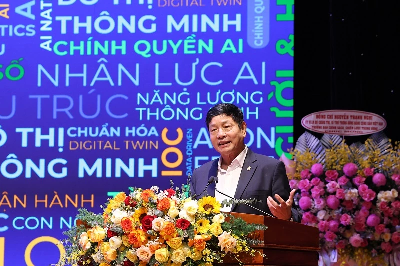 Trương Gia Bình - Chủ tịch Tập đoàn FPT phát biểu tại hội nghị.