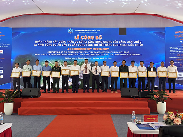 Đà Nẵng khen thưởng các tập thể, cá nhân tiêu biểu trong xây dựng cảng Liên Chiểu