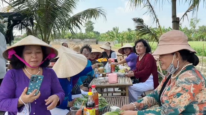 Chợ phiên Xóm Rẫy đánh thức tiềm năng du lịch từ miền quê Đồng Tháp