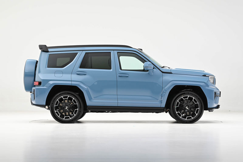 SUV địa hình công suất 524 mã lực, giá gần 1,7 tỷ đồng, cạnh tranh với Toyota Landr Cruiser Prado