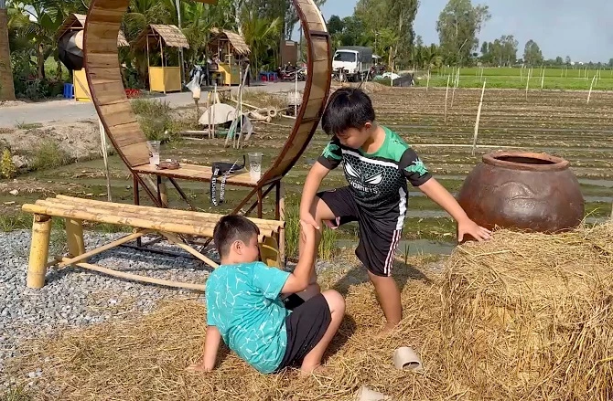 +ảnh 6: Chợ phiên Xóm Rẫy còn là nơi gợi nhớ về tuổi thơ quê miền Tây sông nước. (Ảnh: An Xuyên). +ảnh 6: Chợ phiên Xóm Rẫy còn là nơi gợi nhớ về tuổi thơ quê miền Tây sông nước. (Ảnh: An Xuyên).