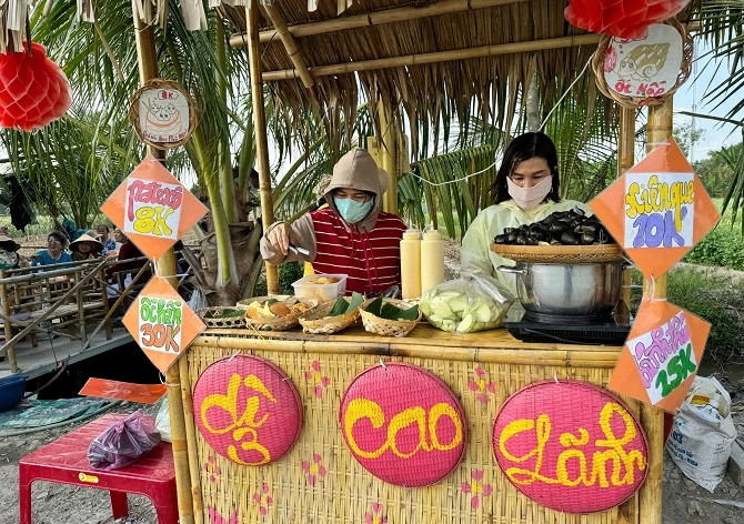 +ảnh 7: Một gian hàng ốc hấp mang đậm hương vị quê nhà. (Ảnh: An Xuyên). +ảnh 7: Một gian hàng ốc hấp mang đậm hương vị quê nhà. (Ảnh: An Xuyên).