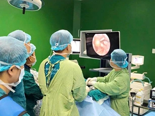 BV Đà Nẵng lần đầu nội soi cột sống 2 cổng thành công cho cụ bà 81 tuổi