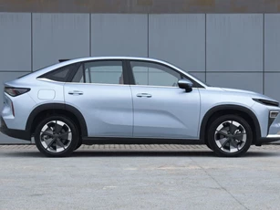 Xe gầm cao dài gần 4,7 mét, công suất 218 mã lực, giá gần 500 triệu đồng