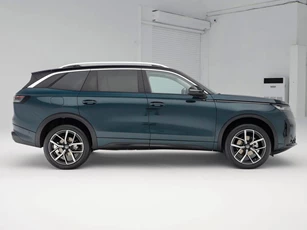 SUV dài hơn 5 mét, mạnh 272 mã lực, giá hơn 940 triệu đồng