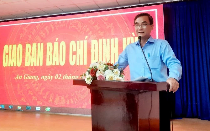 Ông Trần Thanh Vũ P.Giám đốc Sở Xây Dựng An Giang trả lời báo chí về tiến độ xây dựng APEC 2027 và những dự án  tuyến đường trong tỉnh sắp triển khai.