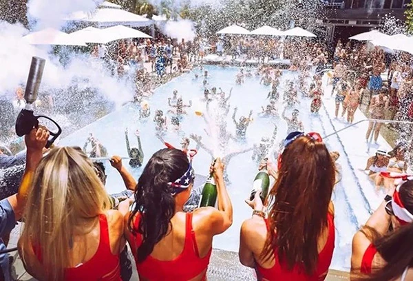 Mô hình pool party tại Miami.