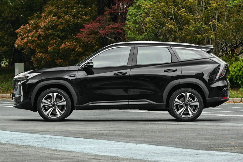 SUV dài hơn 4,7 mét, công suất 218 mã lực, giá chưa tới 500 triệu đồng