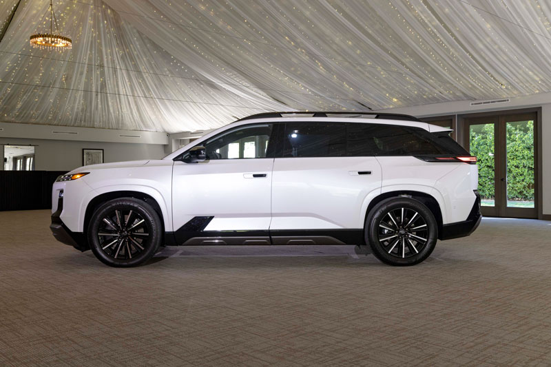 SUV 3 hàng ghế, công suất 420 mã lực, giá hơn 1,3 tỷ đồng