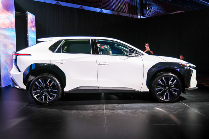 Toyota giới thiệu xe điện công suất 227 mã lực, giá hơn 1,4 tỷ đồng