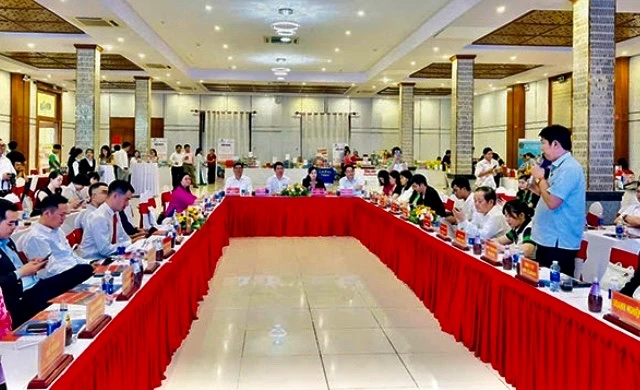 Ảnh 1: Các đại biểu, doanh nghiệp tham gia hội nghị kết nối giao thương