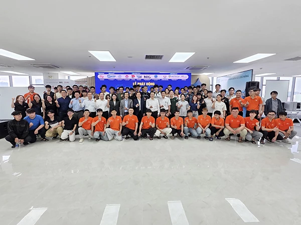 Học sinh, sinh viên Đà  Nẵng hào hứng tham gia cuộc thi.