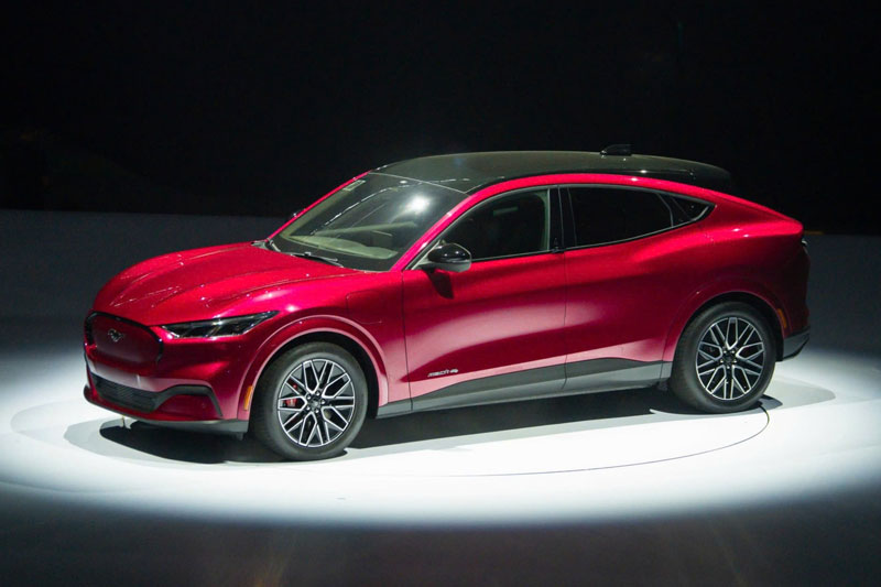 Ford Mustang Mach-E giảm giá 900 triệu đồng tại Việt Nam