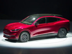 Ford Mustang Mach-E giảm giá 900 triệu đồng tại Việt Nam