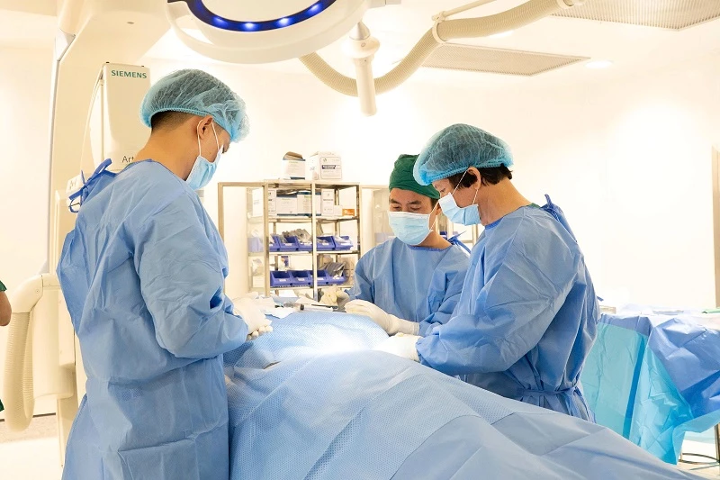 Một ca phẩu thuật tim mạch tại Bệnh viện Bình Định.